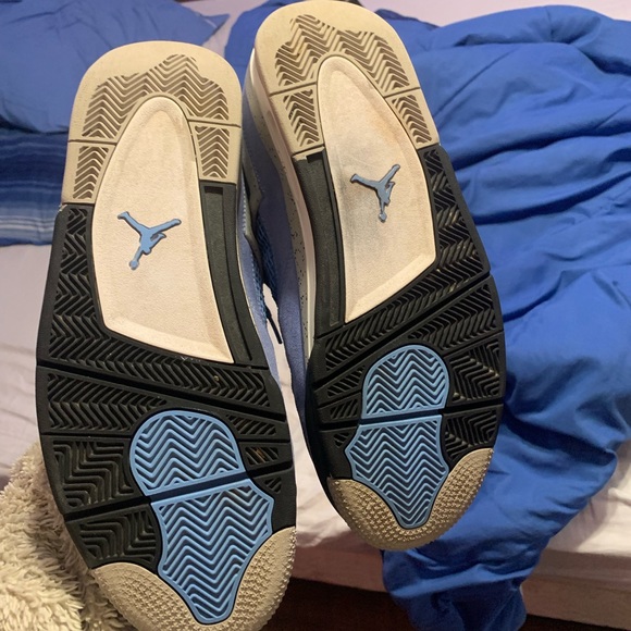 Jordan 4 UNC(university blue)